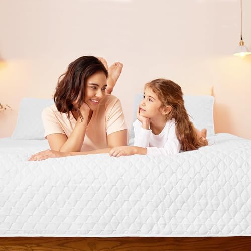 Exclusivo Mezcla Reversible California King Quilt Set, White - Image 3