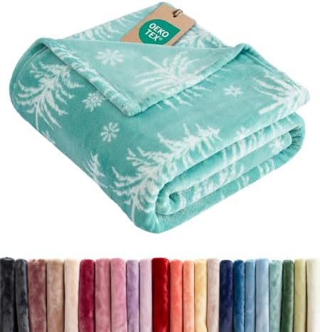 CGK Christmas Fleece Blanket King - Flannel Throw - Snowflakes, 90x108 by CGKUnlimited