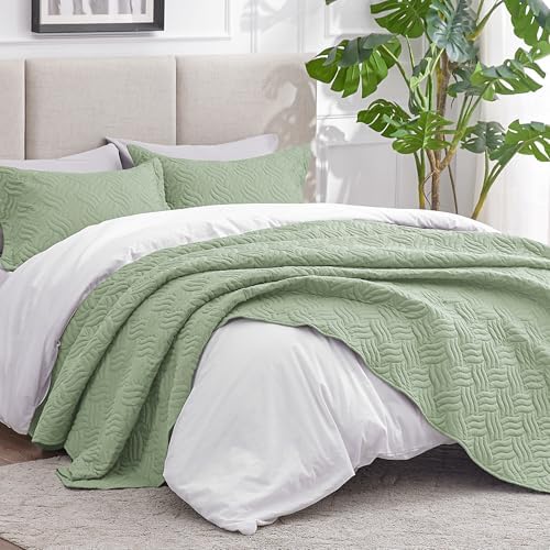 Love's cabin Oversized King Quilt Set, Soft Bedspread Comforter, Sage - Image 2