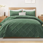 Exclusivo Mezcla 3-Piece Soft Quilts Queen Size Bedding Set, Olive Green by ExclusivoMezcla