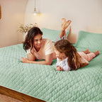 Exclusivo Mezcla Reversible Full Queen Quilt Bedding Set, Light Green - Image 3
