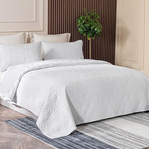 Whale Flotilla Soft King Quilt Bedding Set 3-Pieces Lightweight Bedspread - Image 2