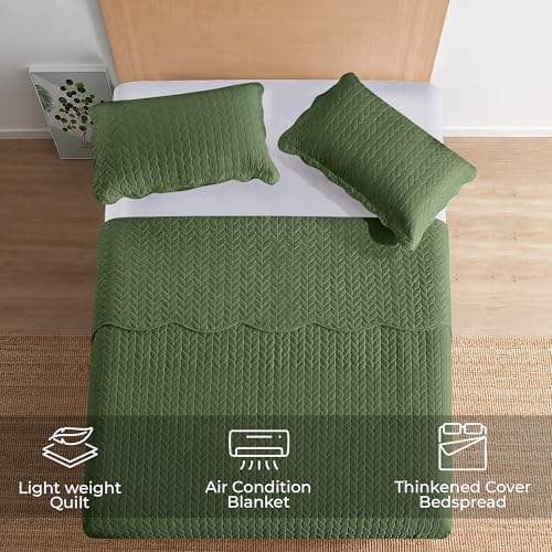 Imperial Rooms Queen Quilt Olive Green Leaf 10 Pack for Hotel Guest Room - Image 2